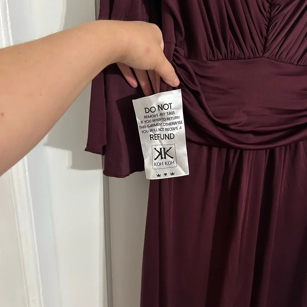 Elegant Burgundy Maxi Dress - Picture 6 of 8
